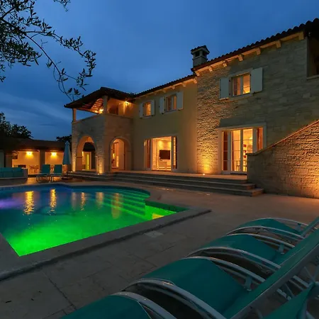 Ortensia Mit Beheiztem Pool By Istrialux Villa Svetvincenat