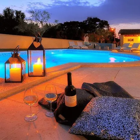 Villa Ortensia Mit Beheiztem Pool By Istrialux Svetvinčenat